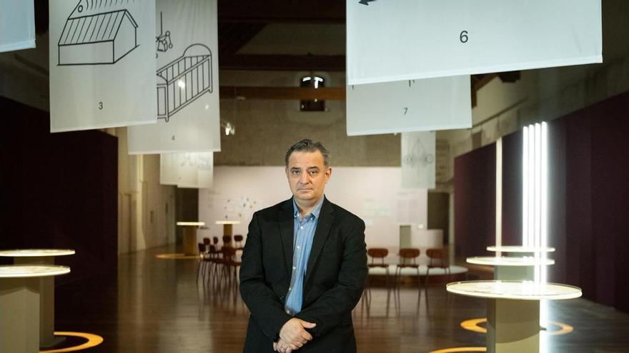 El Centre del Carme acoge ‘Teatro Magnético’ la primera muestra en València de Pablo Helguera en la que representa una fábula del mundo contemporáneo