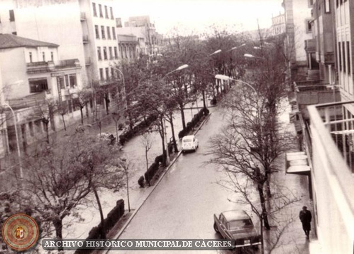 Avenida Virgen de la Montaña en 1965. Foto del Archivo Histórico Municipal de Cáceres.