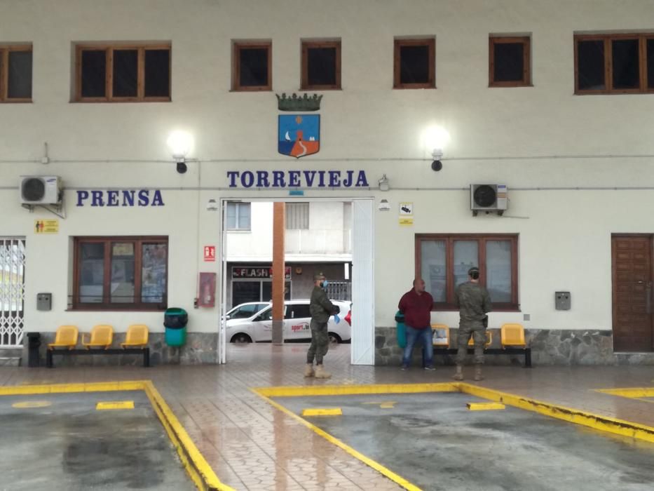 Despliegue del GOE IV en la estación de autobuses de Torrevieja