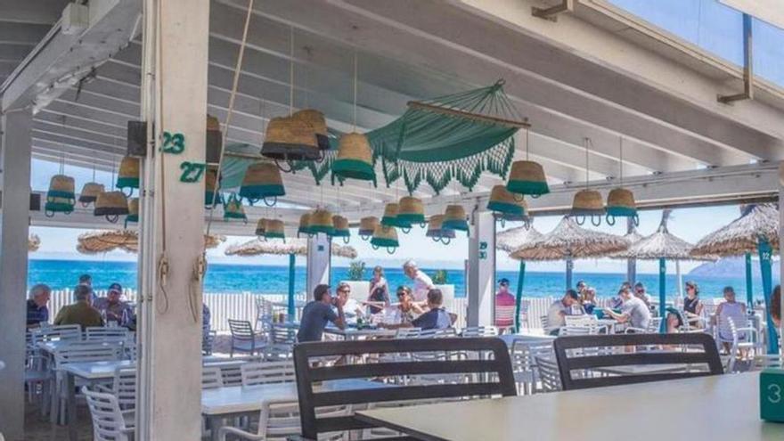 La Ley Ómnibus del Govern ya permite ampliar los chiringuitos de la playas de Mallorca y reducir todavía más la separación mínima obligatoria entre ellos