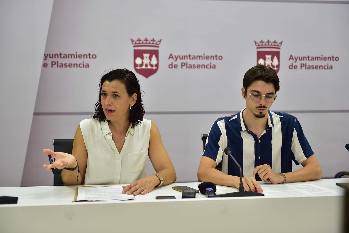Los ediles de Unidas Podemos Plasencia, que han criticado el gasto para el concierto de Taburete.