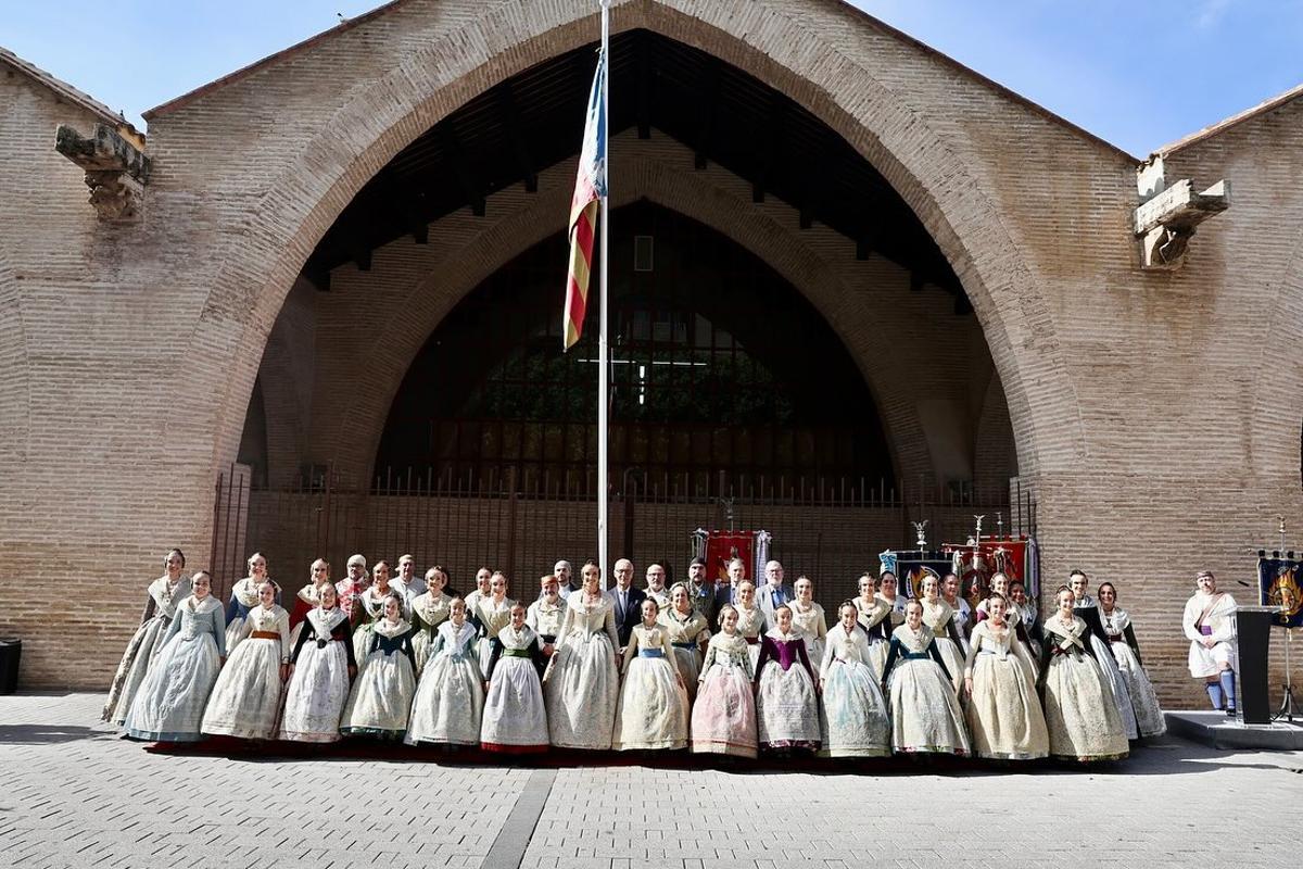 La comitiva, con la Senyera