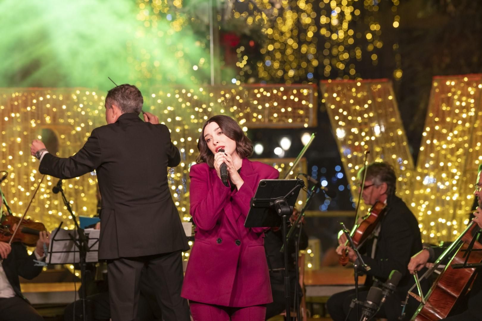 La fiesta de encendido del alumbrado especial de fiestas patronales y Navidad de Torrevieja, en imágenes