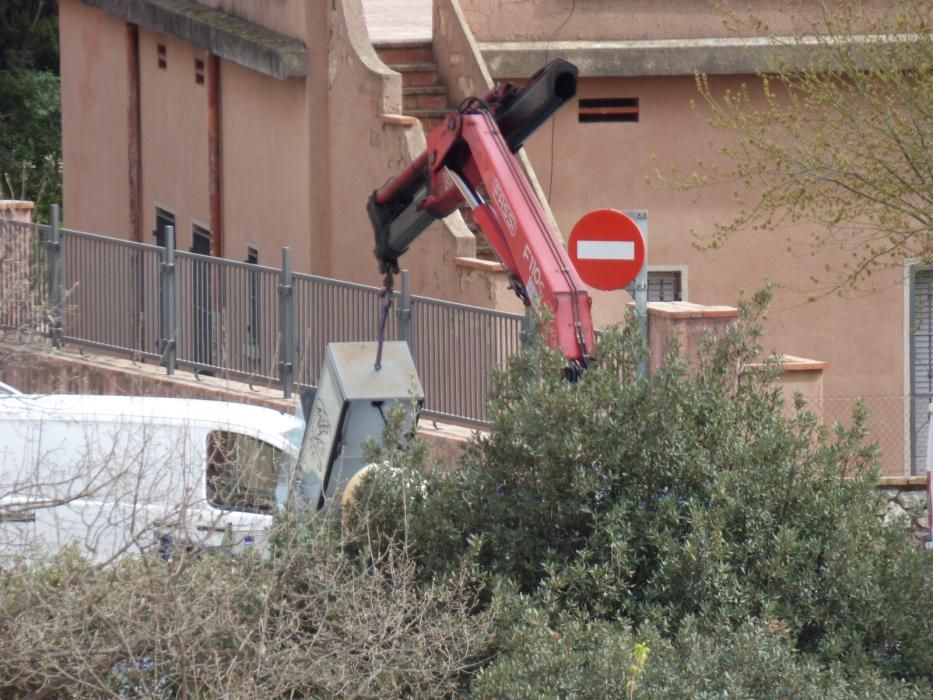 Comença la retirada de cabines telefòniques a Figueres