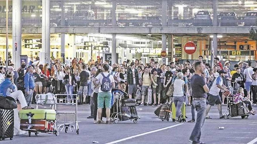 El pasado 25 de mayo el aeropuerto vivió un caos al detener los taxistas su actividad.