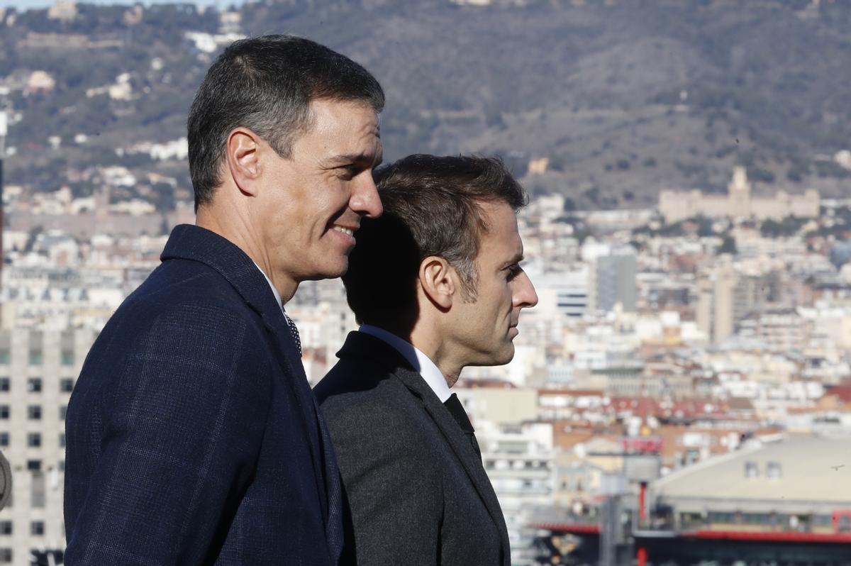 Pedro Sánchez y Emmanuel Macron, en la cumbre entre los países que ambos presiden, en Barcelona.