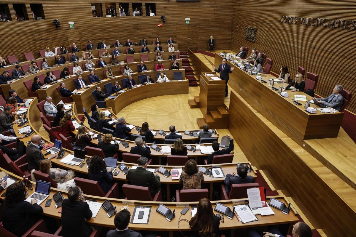 El president de la Generalitat, Juanfran Pérez Llorca, durante una sesión de control, en Les Corts, a 18 de febrero de 2026, en Valencia, Comunidad Valenciana (España). Llorca se enfrenta a su primera sesión de control en Les Corts como jefe del Consell con asuntos sobre la mesa como la creación de una comisión de investigación sobre las VPP, las concesiones sanitarias y la dimisión de Mazón. 18 FEBRERO 2026 Rober Solsona / Europa Press 18/02/2026. Juanfran Pérez Llorca;;Rober Solsona