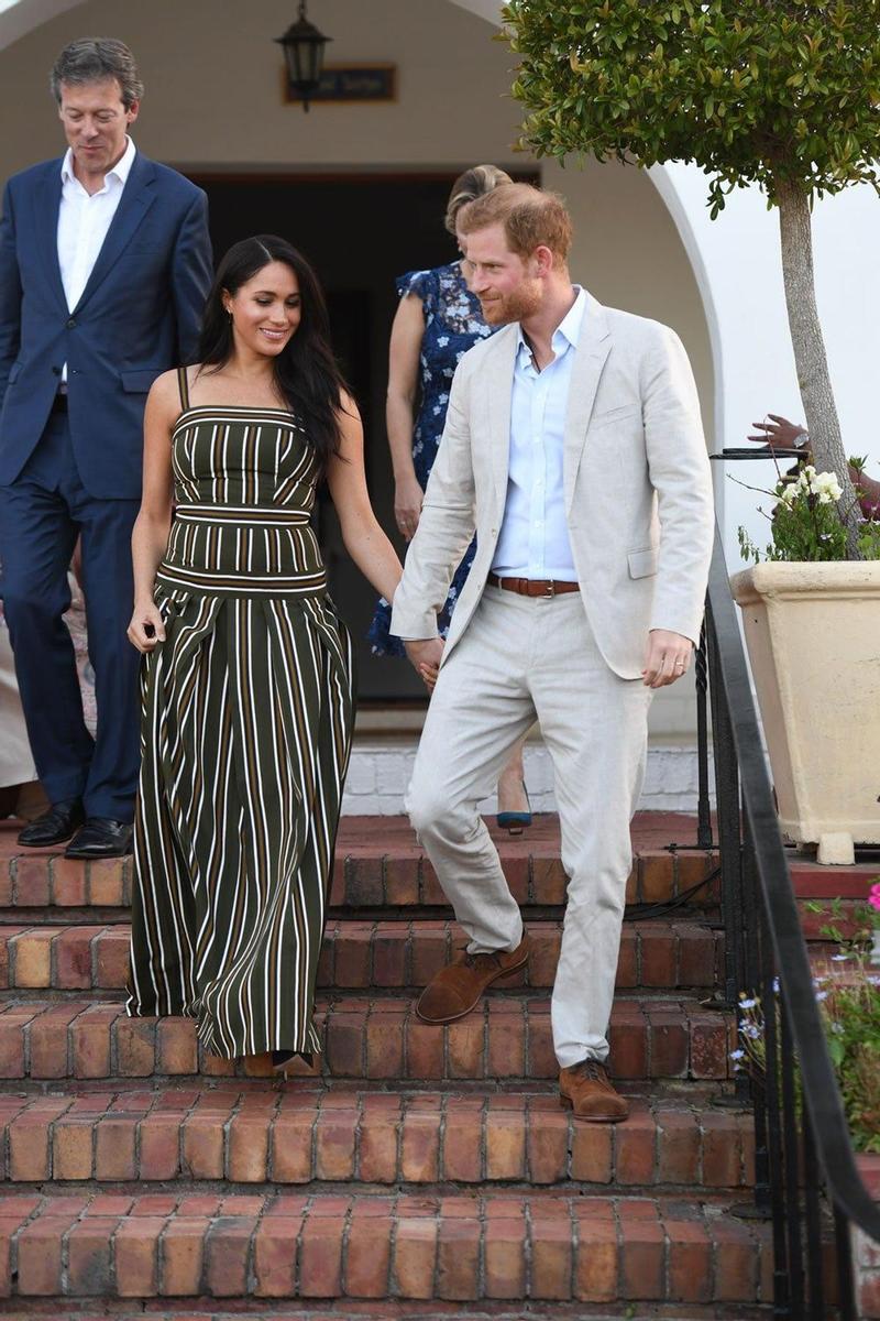 Meghan Markle junto al príncipe Harry durante los actos oficiales en Ciudad El Cabo