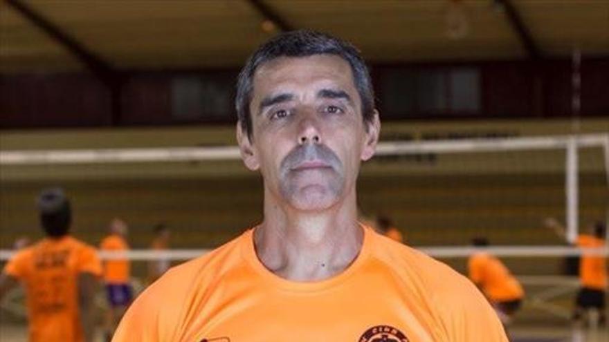 Carlos Iglesias entrenará otro año al Pacense de voleibol