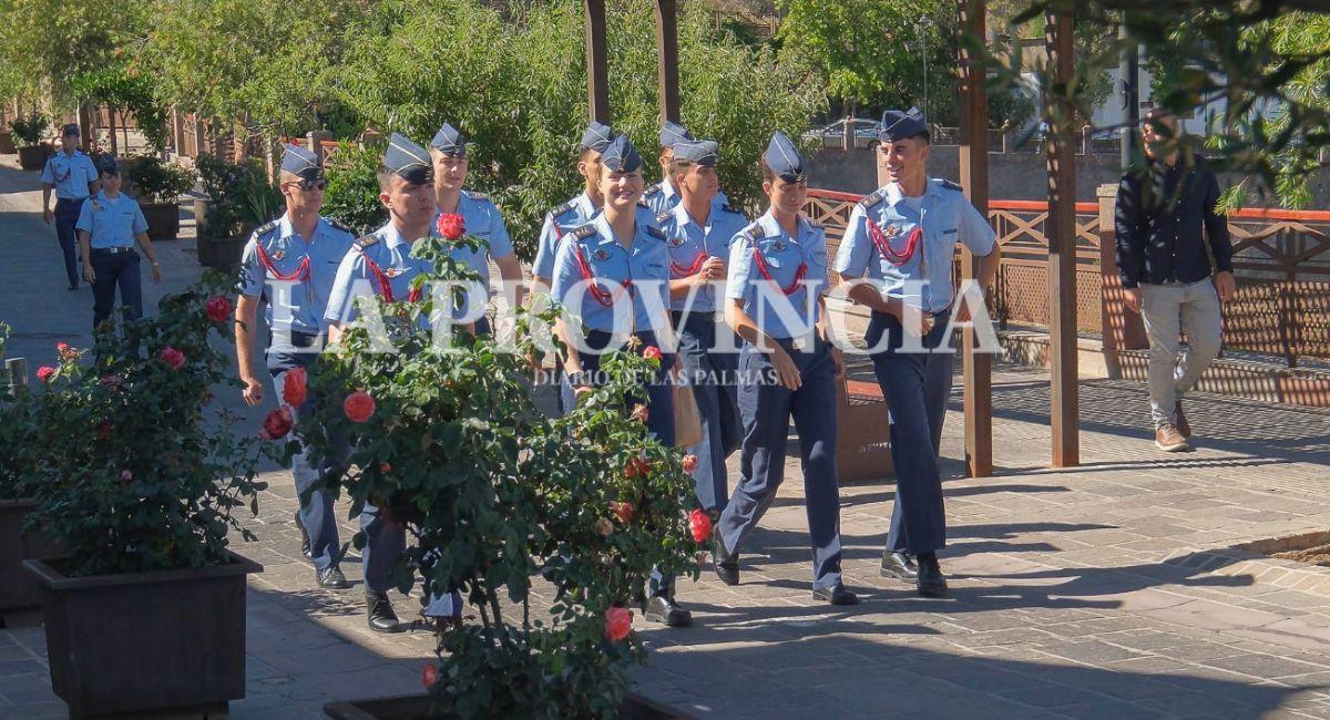 La princesa Leonor en Tejeda (Gran Canaria), junto a sus compañeros de la Academia General del Aire y del Espacio