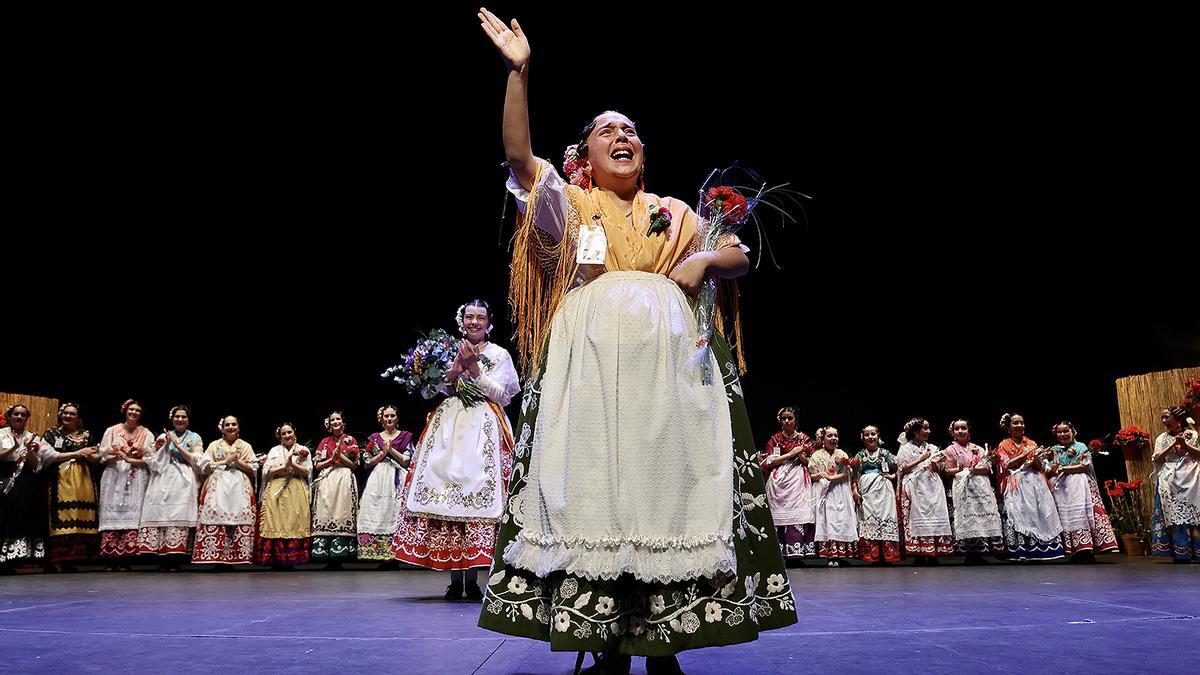 Leonor Antón Pons, emocionada tras ser coronada Reina de la Huerta Infantil 2026.