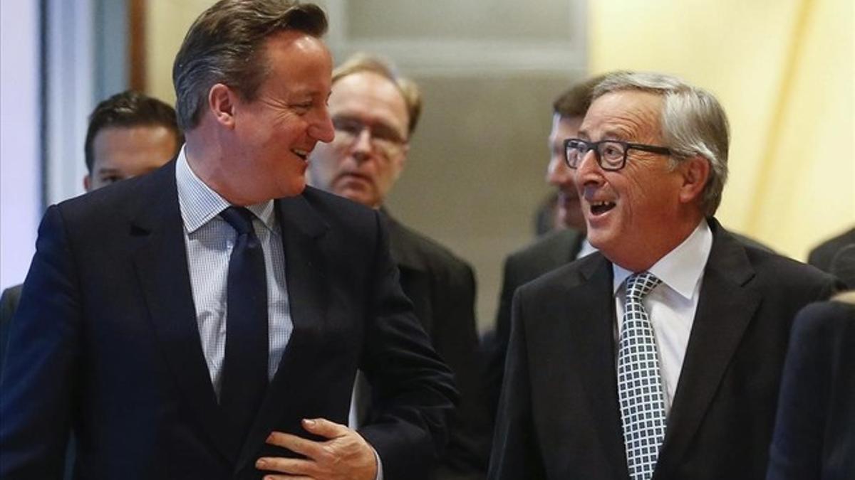 Jean-Claude Juncker con David Cameron en Bruselas.