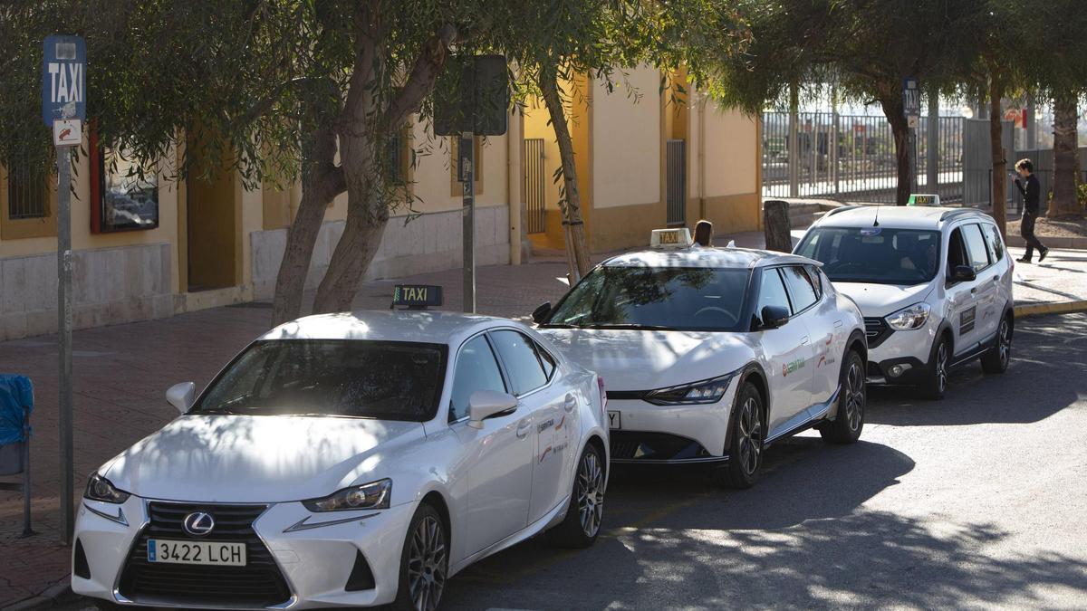 Taxistas en un punto de la provincia de Alicante