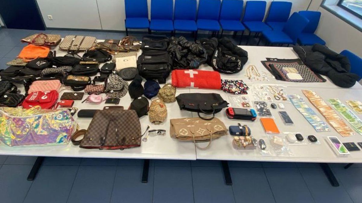 Detalle de los objetos encontrados en la vivienda de Badalona de los dos detenidos