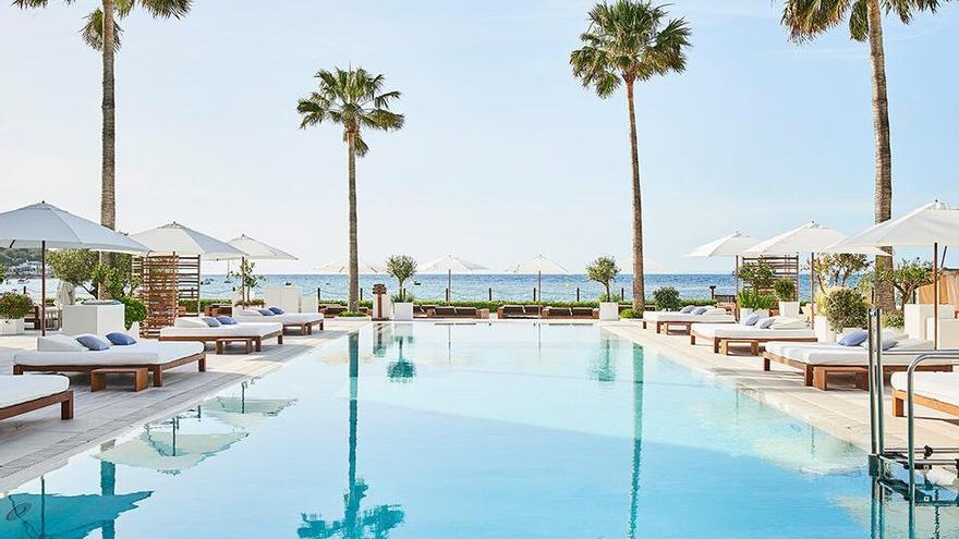 Nobu Hotel Ibiza Bay es el paraíso del relax y de la libertad.