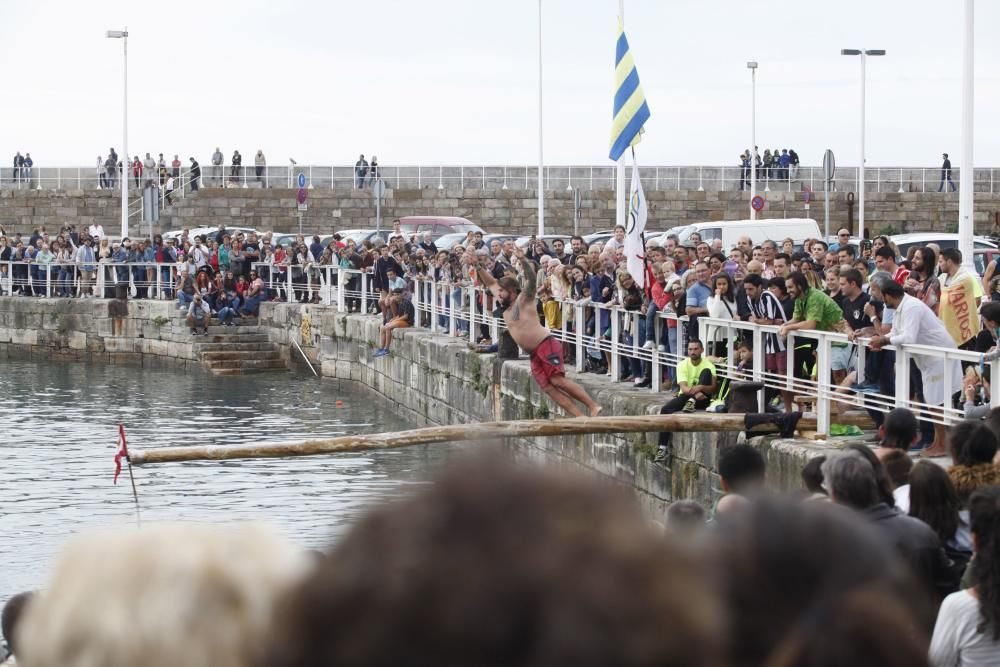 Cucaña en las fiestas de Cimadevilla