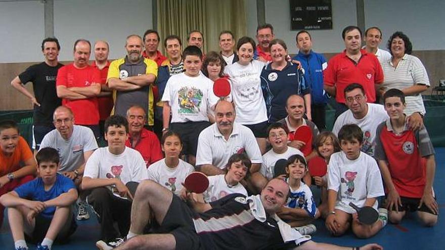 Algunos de los jugadores del Breogán-Oleiros, tras finalizar un torneo. / la opinión