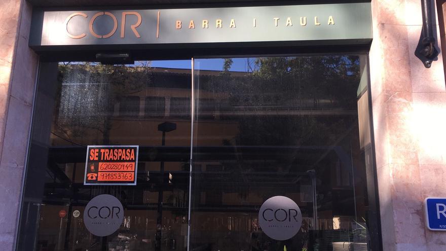 El chef mallorquín Santi Taura cuelga el cartel de &quot;se traspasa&quot; en el restaurante Cor de Palma