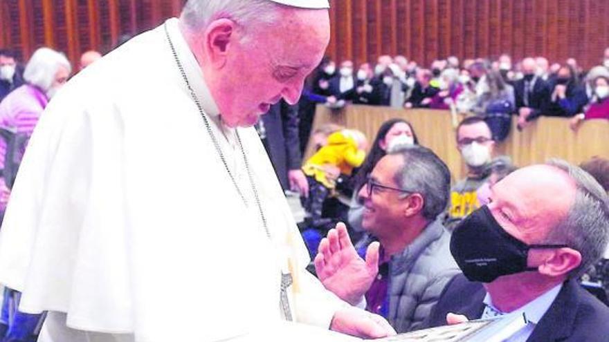 El Papa ya tiene el libro de los regantes de Sagunt