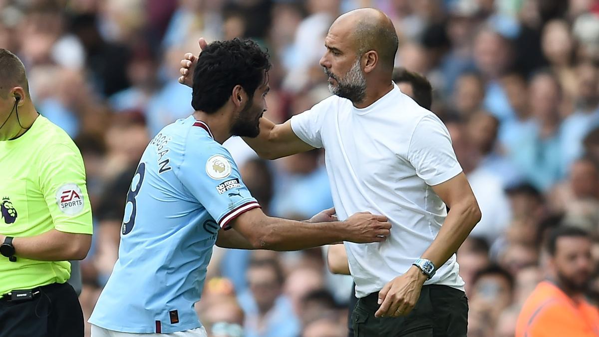 Pep Guardiola e Ilkay Gündogan, durante un partido del Manchester City