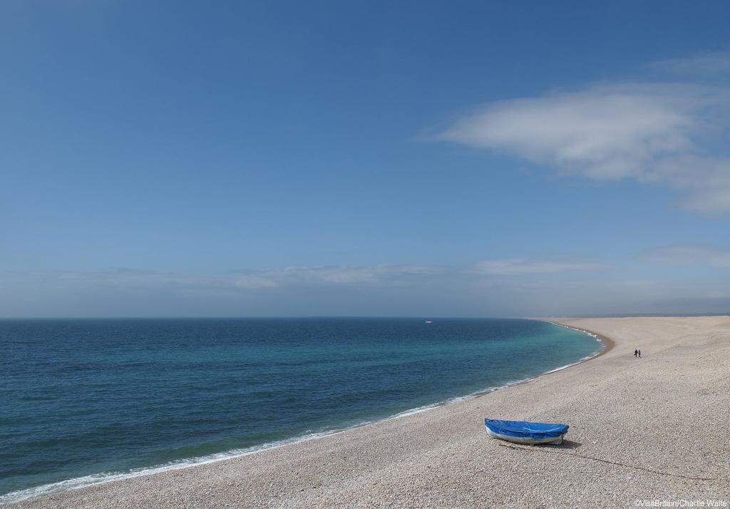 Chesil Beach, la playa que inspiró a escritores como Ian McEwan y John Fowles.