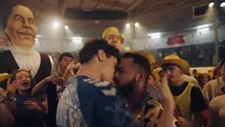 'Ni borracho', de Quevedo:  baifos, carrozas, ron y un beso que une Canarias