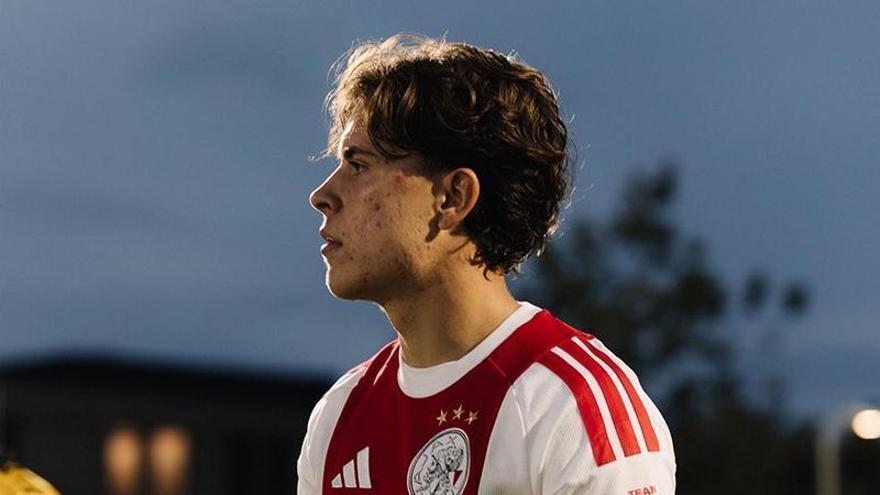 Jano Monserrate, canterano del Real Zaragoza y jugador del Ajax. “Tengo la mente muy tranquila con mi salida del Zaragoza, intenté tomar la mejor decisión y dar un paso adelante”