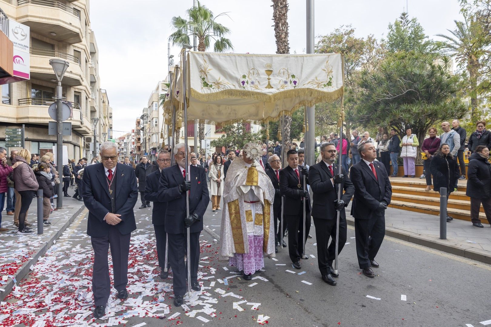 Emotivo Encuentro del Domingo de Resurrección en Torrevieja