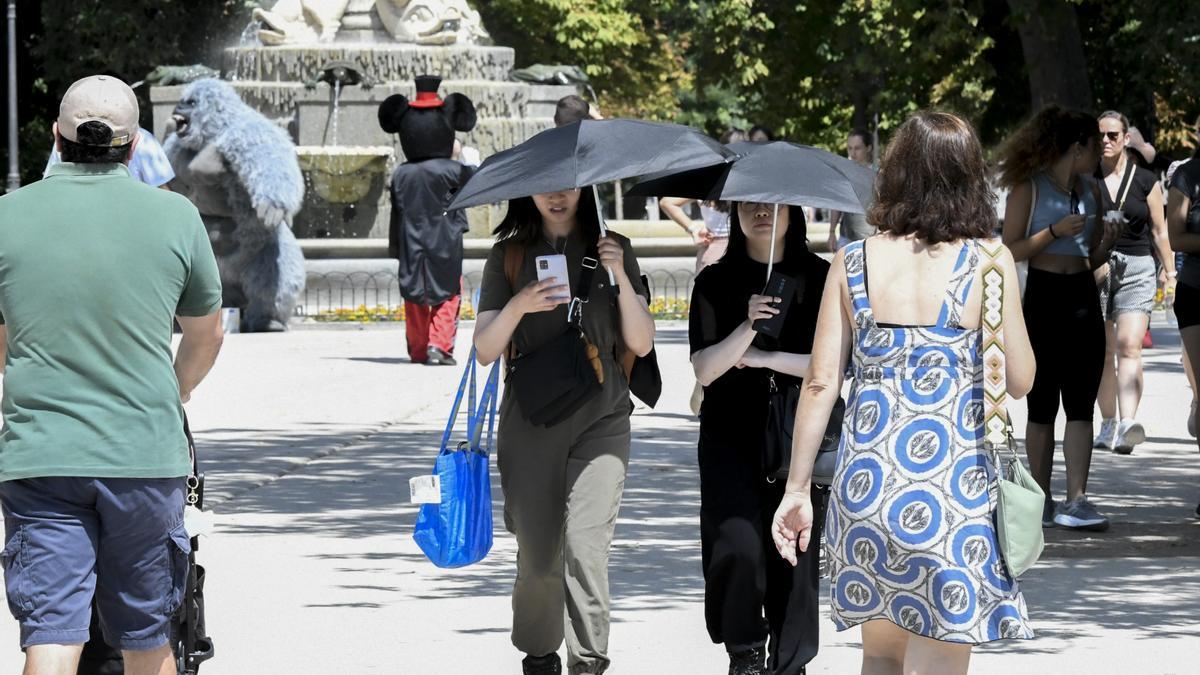 El Retiro y otros ocho parques no abrirán en su horario por calor y viento