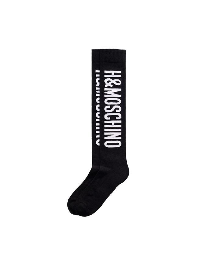 Todas las imágenes de la colección de Moschino x H&M: calcetines negros