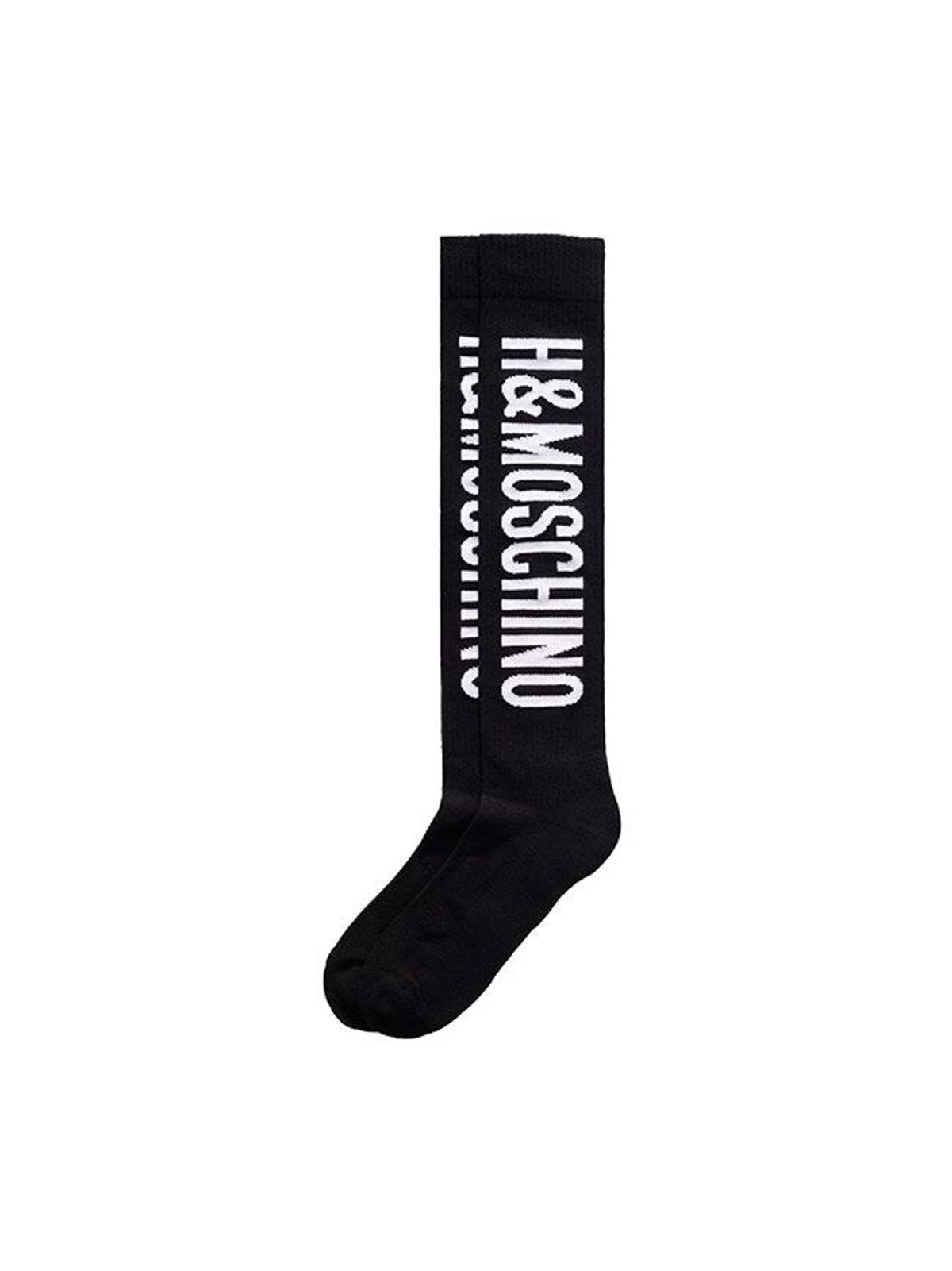 Todas las imágenes de la colección de Moschino x H&amp;M: calcetines negros