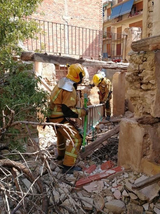 Un edificio de cuatro plantas se derrumba en Xixona
