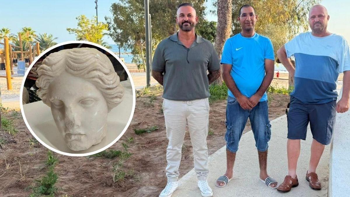 Los operarios que encontraron la cabeza escultórica en las obras de La Almadraba.
