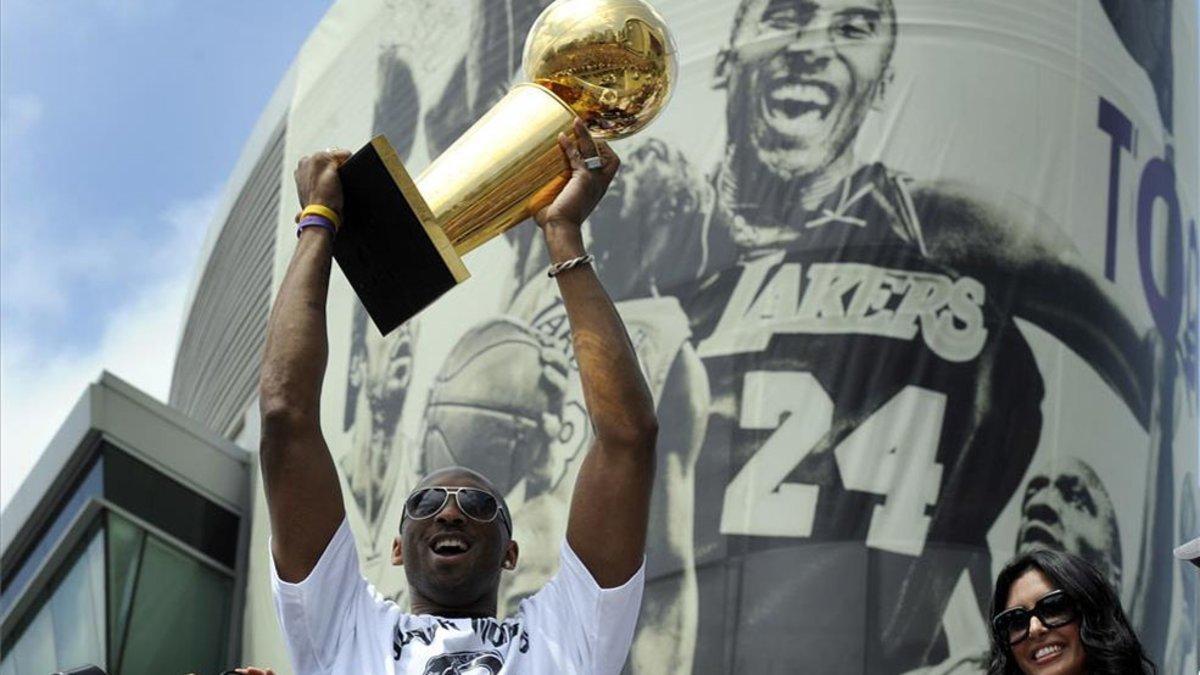 Kobe, celebrando su anillo en 2010