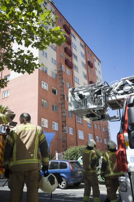 Todos los bomberos y la Policía Local han acudido al lugar de los hechos.