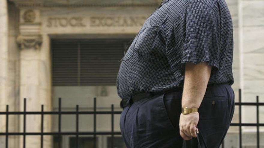 Los hombres tienden a acumular la grasa en la barriga.