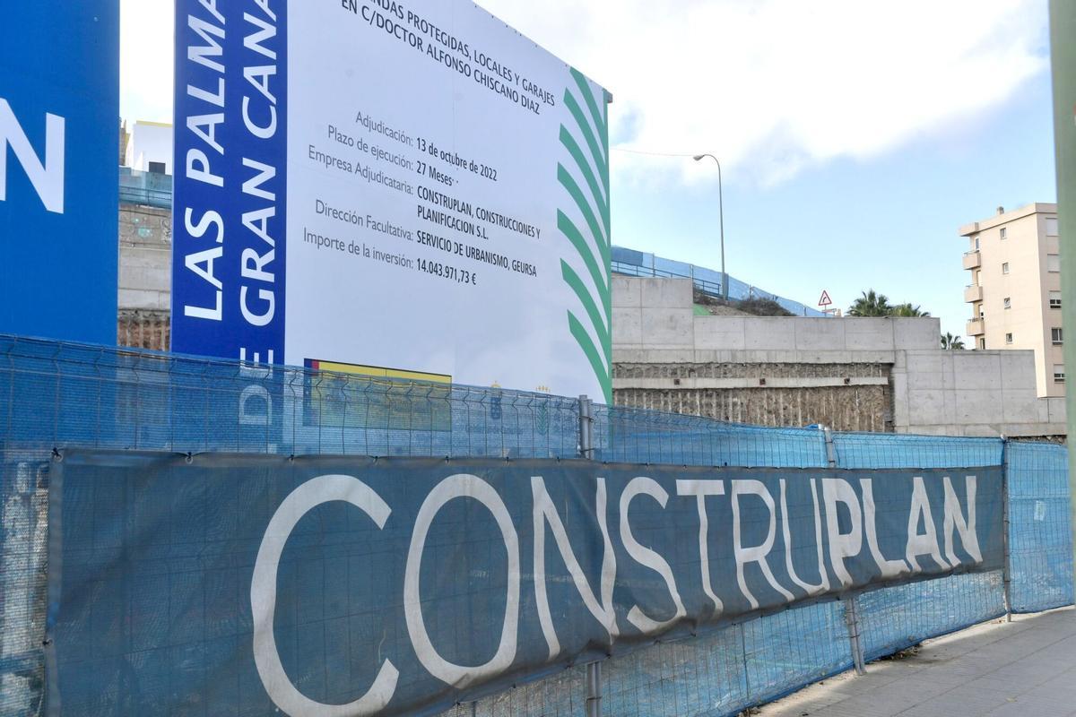 Solar de Doctor Chiscano donde se construye un edificio de 152 viviendas públicas.