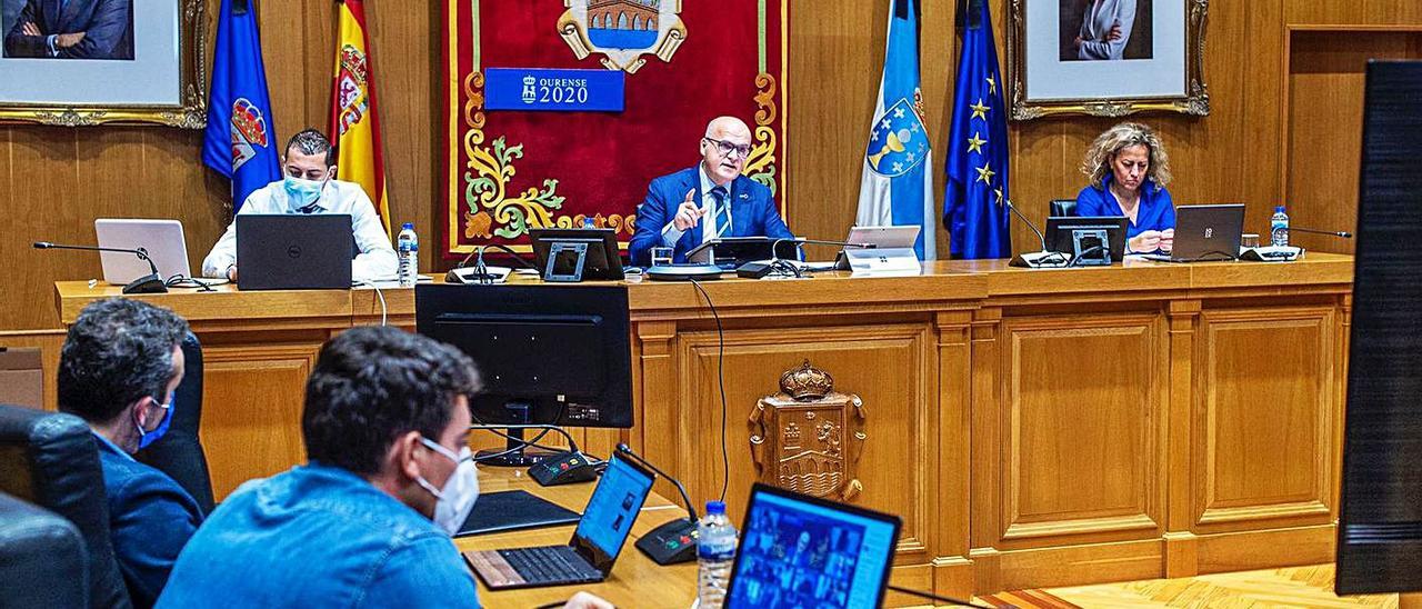 Intervención del presidente, Manuel Baltar, durante la celebración del pleno, por videoconferencia. |   // FDV