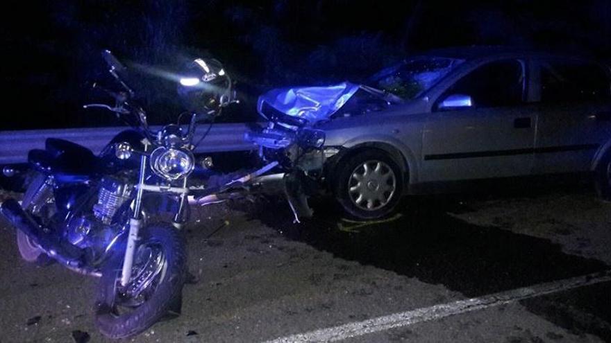 L&#039;accident va consistir en un xoc frontal entre la moto i el cotxe