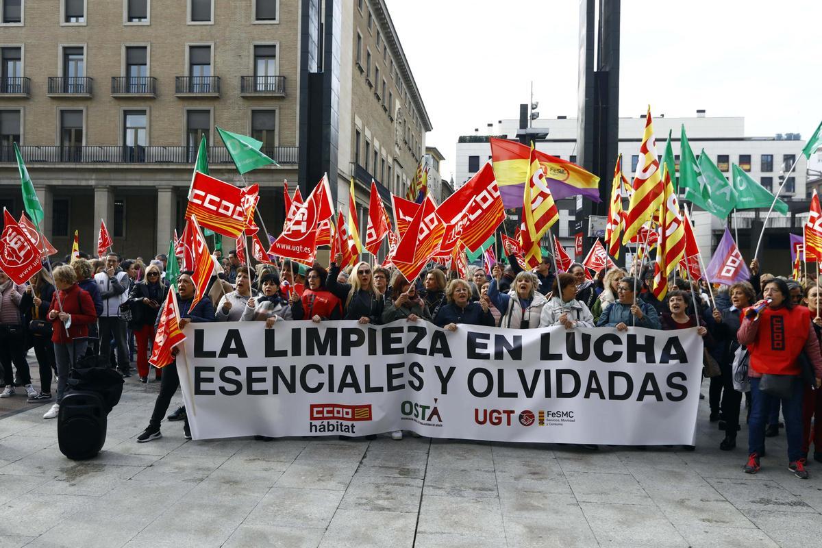 Imagen de archivo de una proesta de trabajadoras del sector de la limpieza en Zaragoza en el año 2021.