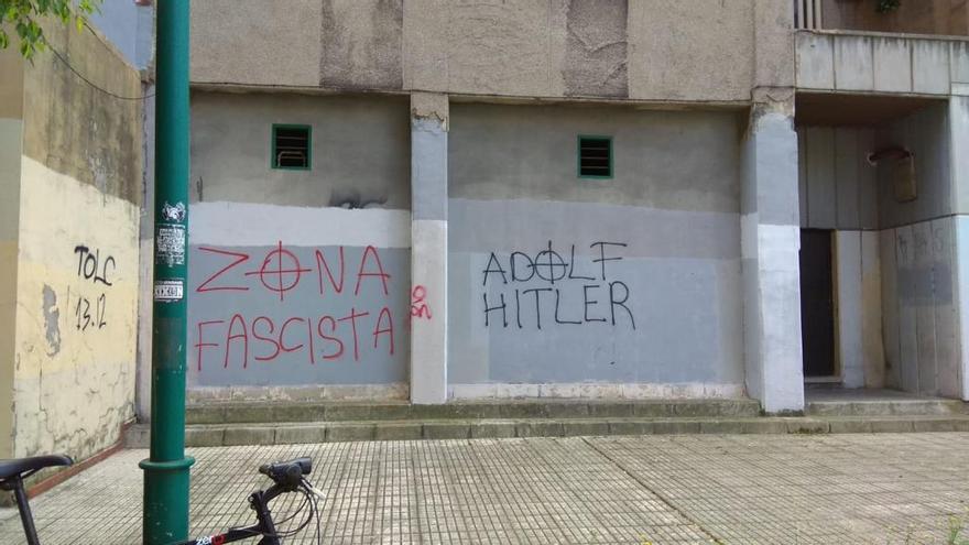 Aparecen pintadas a favor de Hitler en el barrio del Polígono