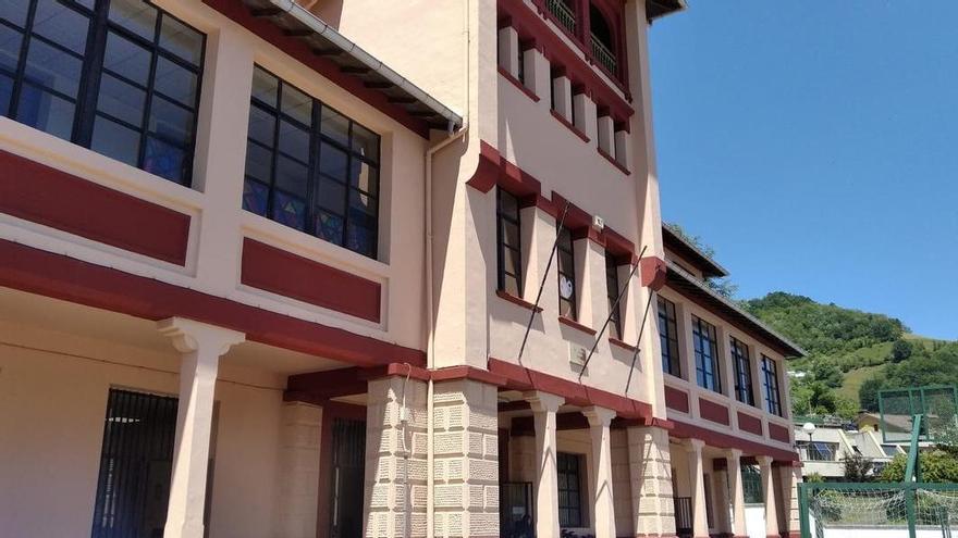 "Deficiencias estructurales", luces de emergencia averiadas y una alarma que no se oye: un colegio de Mieres pide medidas para poder garantizar la "seguridad de los alumnos"