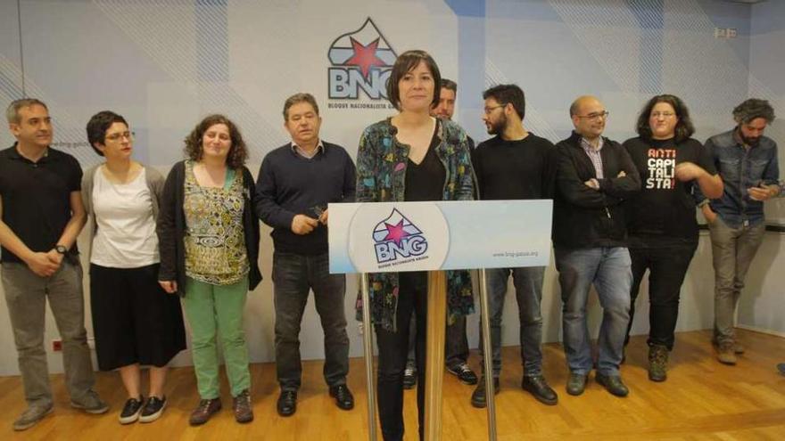 La portavoz nacional del BNG, Ana Pontón, acompañada por cargos municipales. // Xoán Álvarez