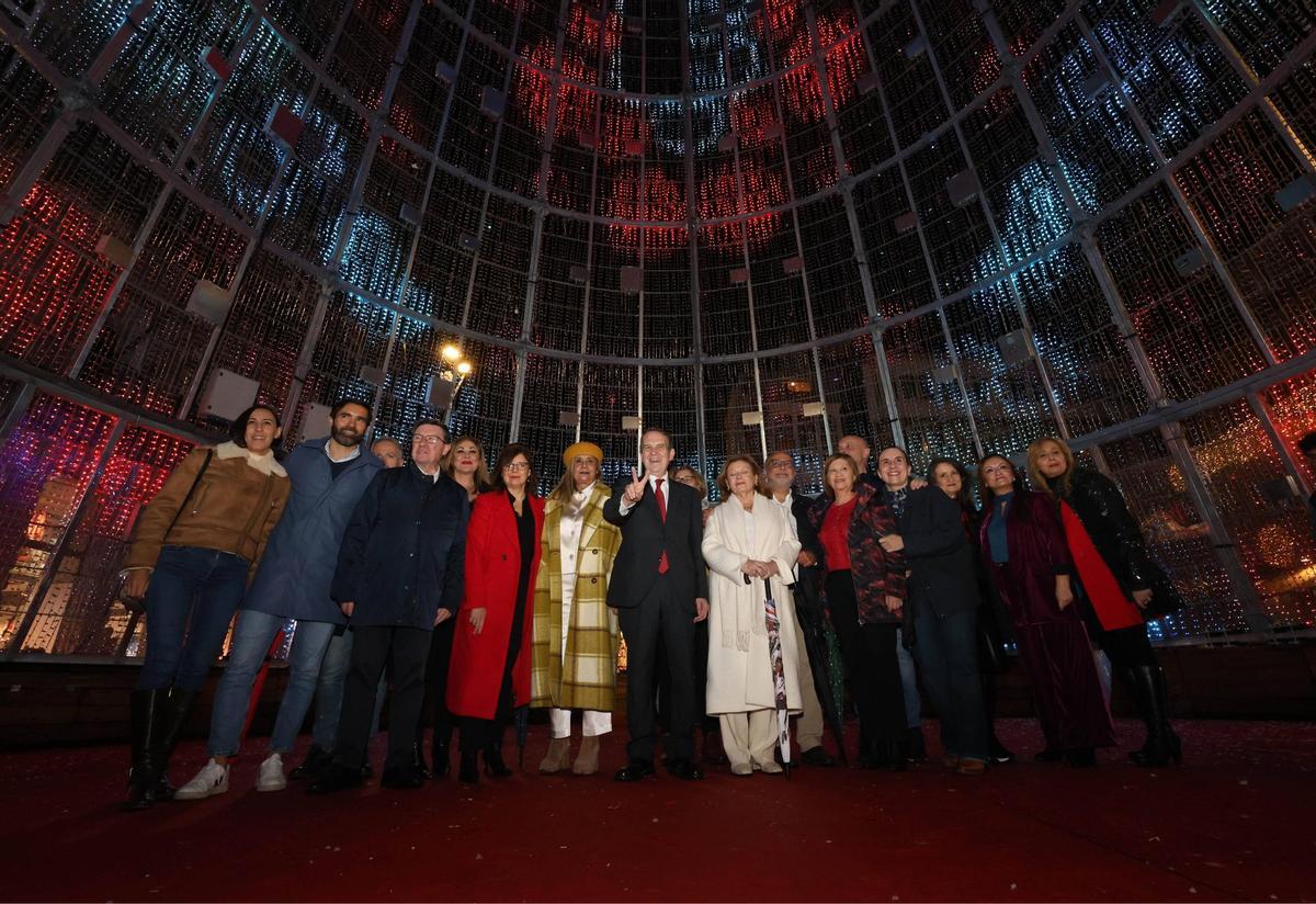 Vigo enciende la Navidad más grande de su historia ante miles de personas
