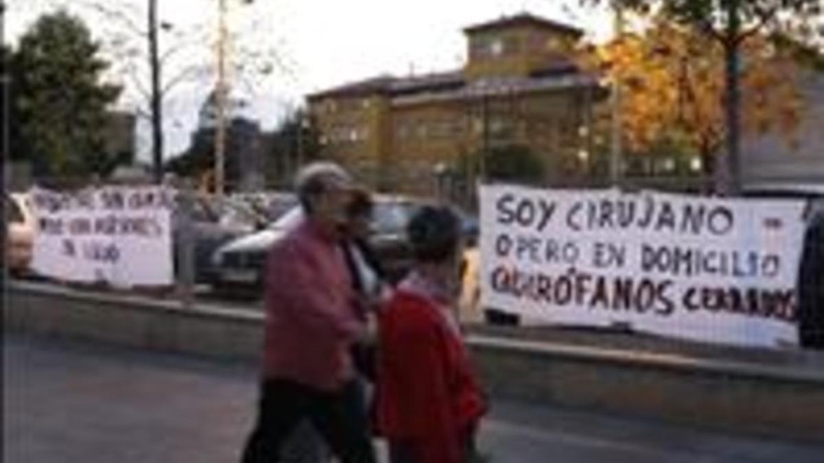 rcomoreraviladecans 13 04 2011 pancartas de protesta del pe121109153232