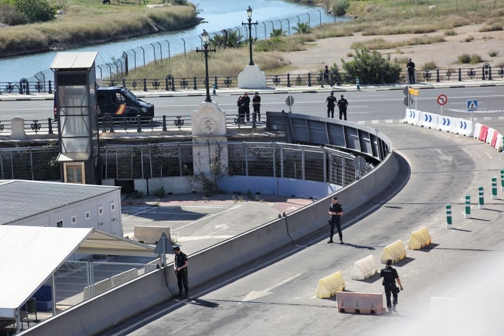 Imágenes del simulacro de la armada en el Puerto de València