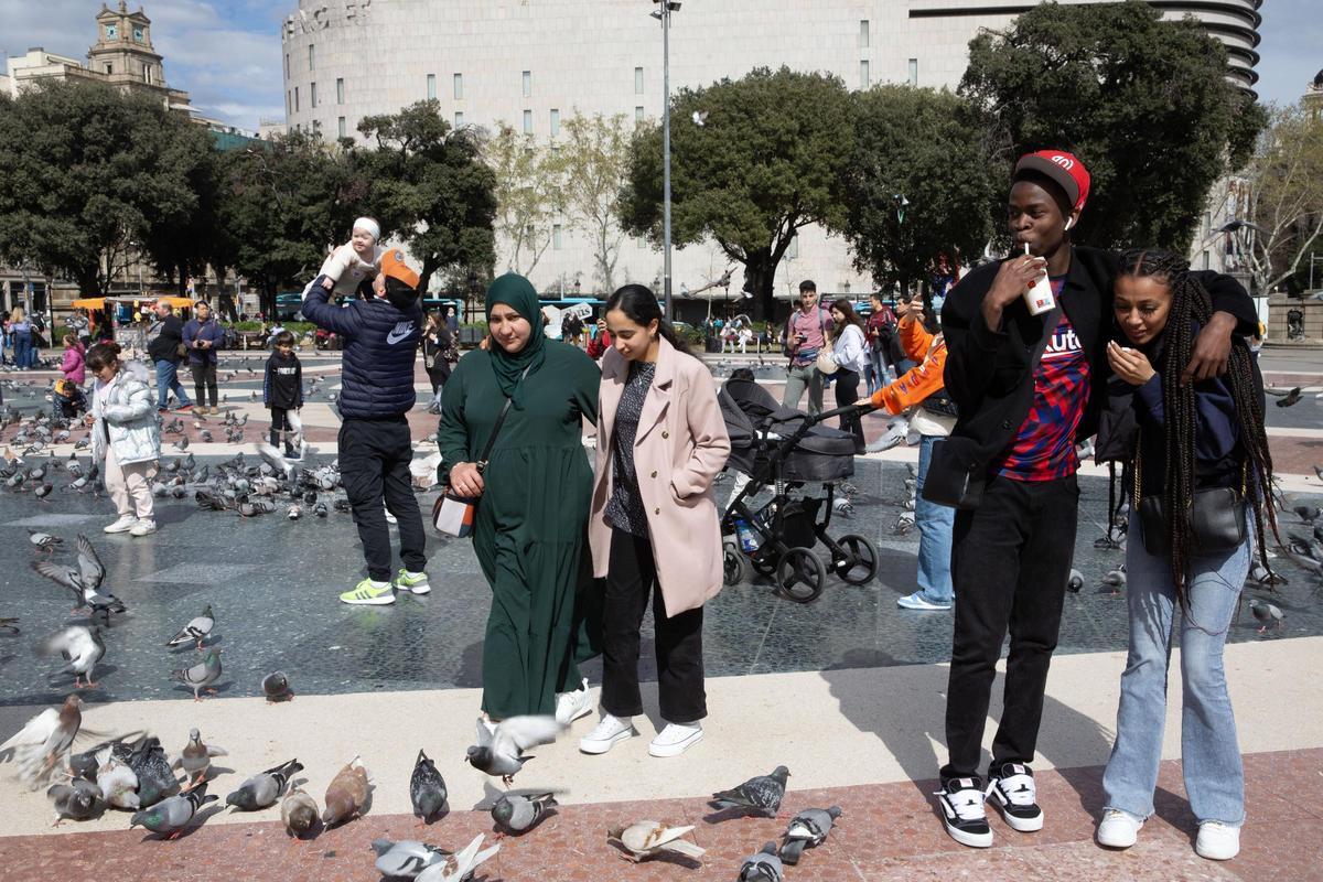 Los turistas llenan Barcelona pese al mal tiempo