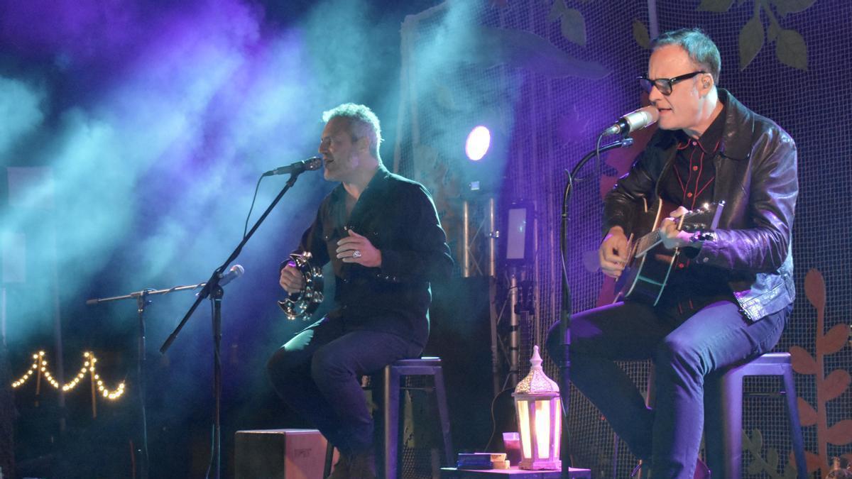 Carlos Tarque y Ricardo Ruipérez han abordado un concierto en acústico que deleitó a sus seguidores.