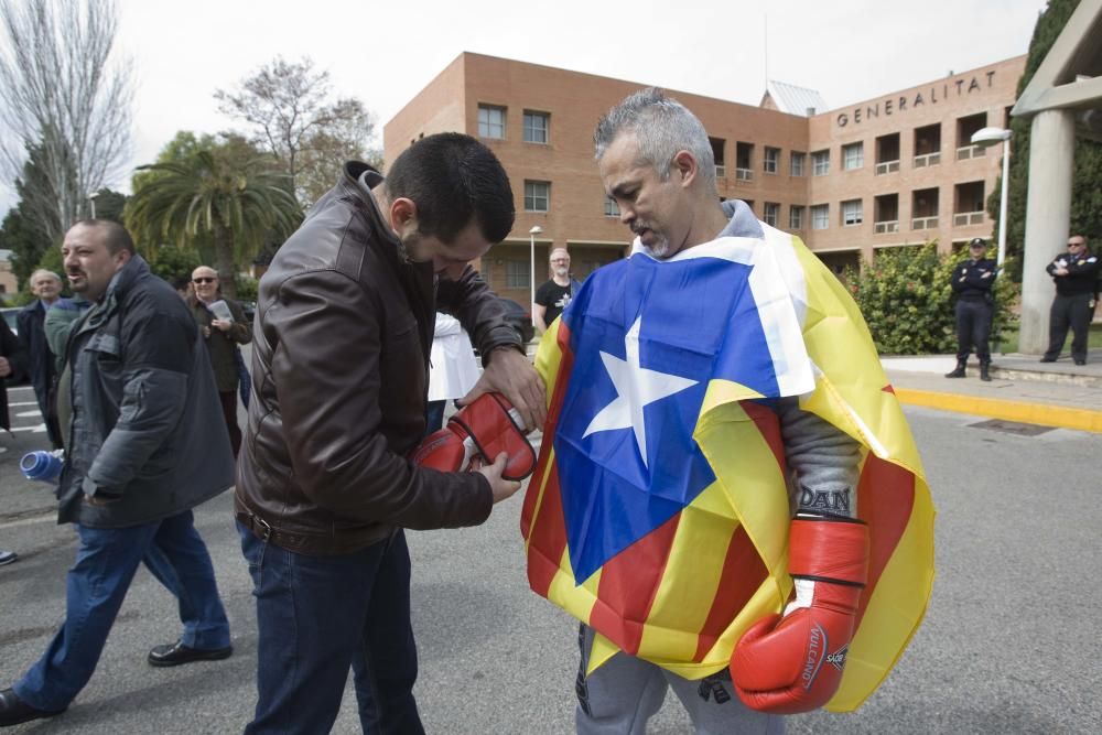 Protesta de boxeadores frente a la Conselleria de Educación