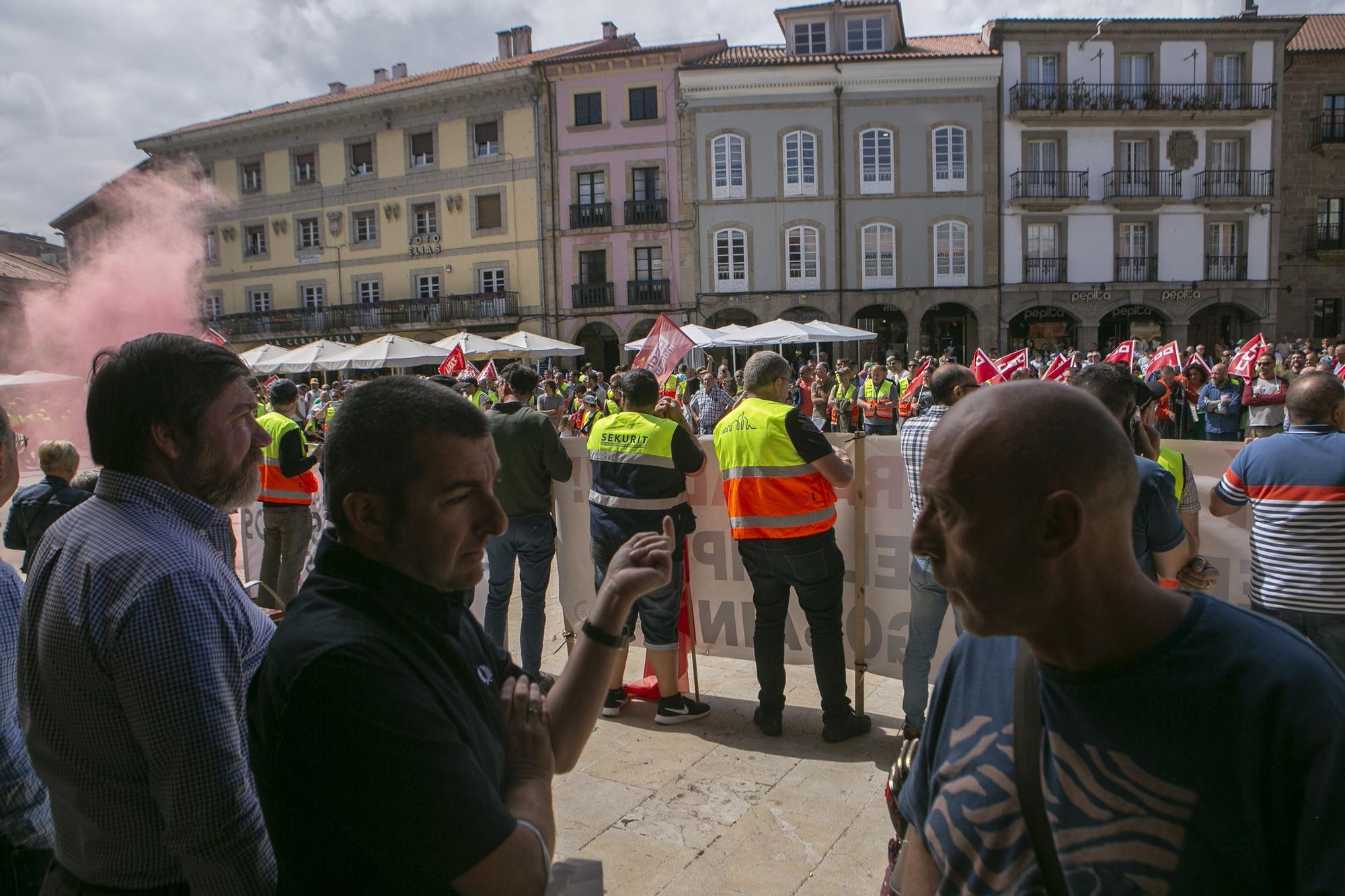 Los trabajadores de Saint-Gobain salen a la calle para frenar los despidos en Avilés